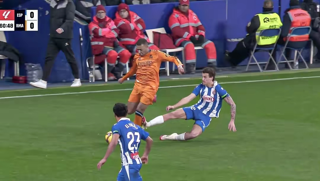 德罗巴意外战胜法国队，战术调整引爆全场！赢得满堂喝彩(德罗赞进攻集锦)