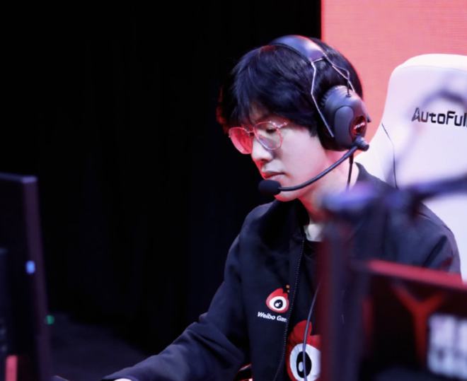 星空体育- theshy第一把滑板鞋回放 